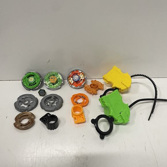 Beyblade Metal Series Bundle Including Extra Parts & Rip Cord Randomly Assembled - Picture 1 of 4